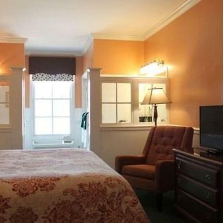 County Clare Inn Милуоки Екстериор снимка