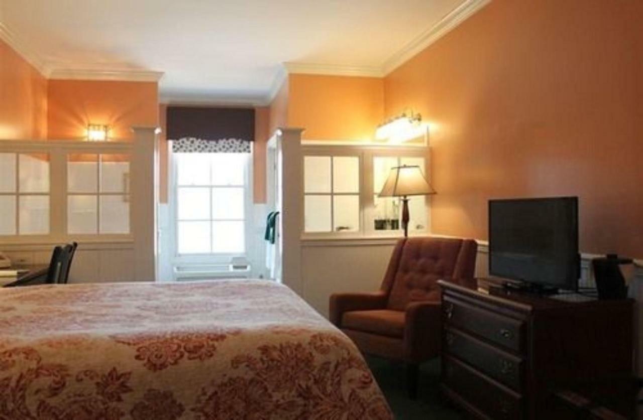 County Clare Inn Милуоки Екстериор снимка