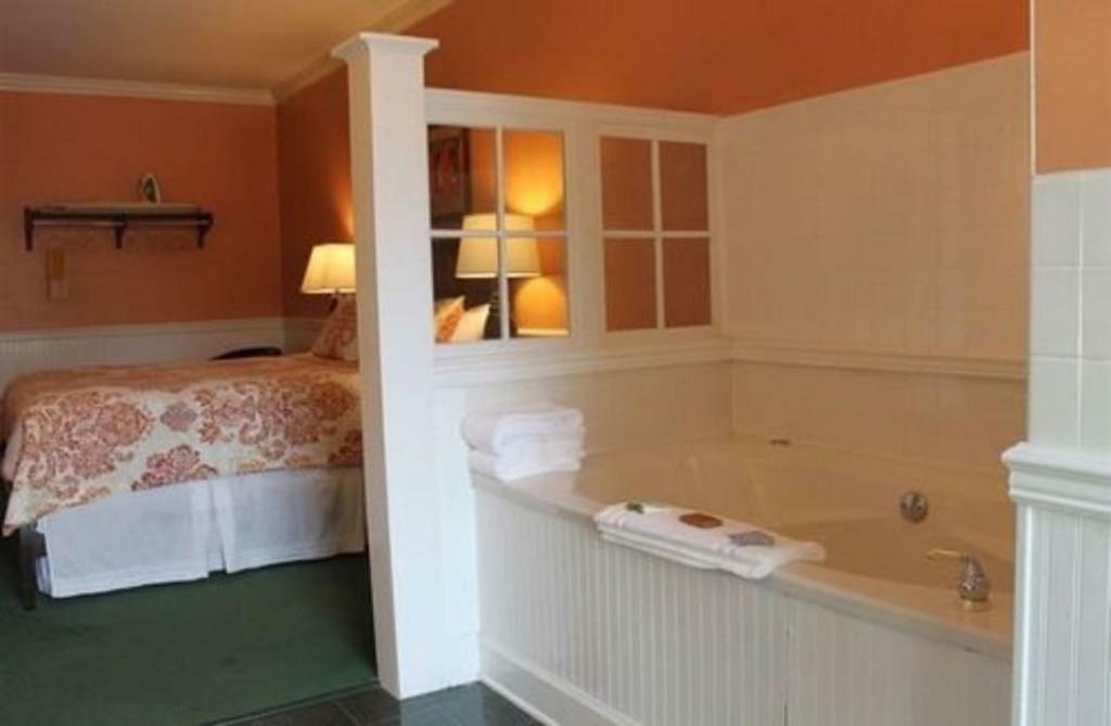 County Clare Inn Милуоки Екстериор снимка