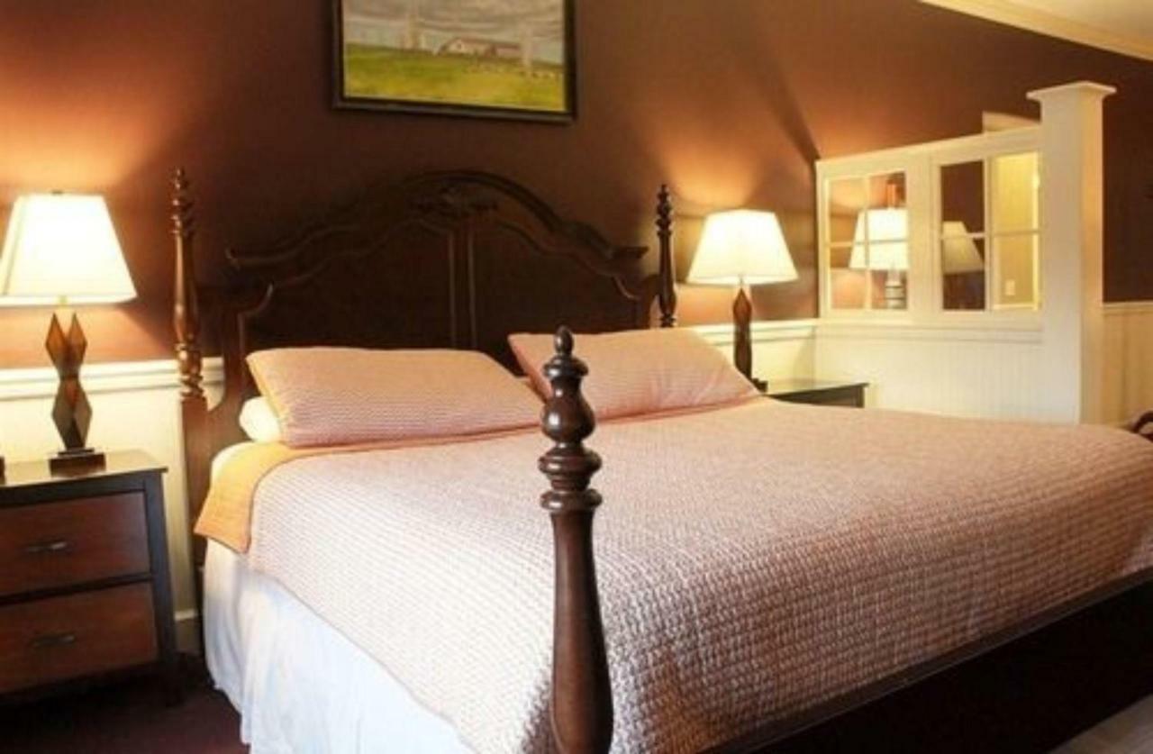 County Clare Inn Милуоки Екстериор снимка