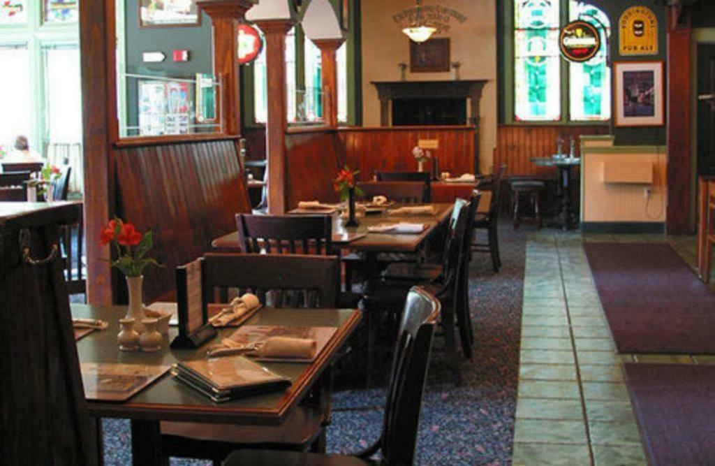 County Clare Inn Милуоки Екстериор снимка